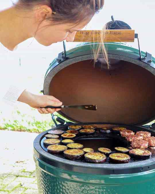 Green Egg Style / Kamado Style Griddle With Grill Grate Combination Insert